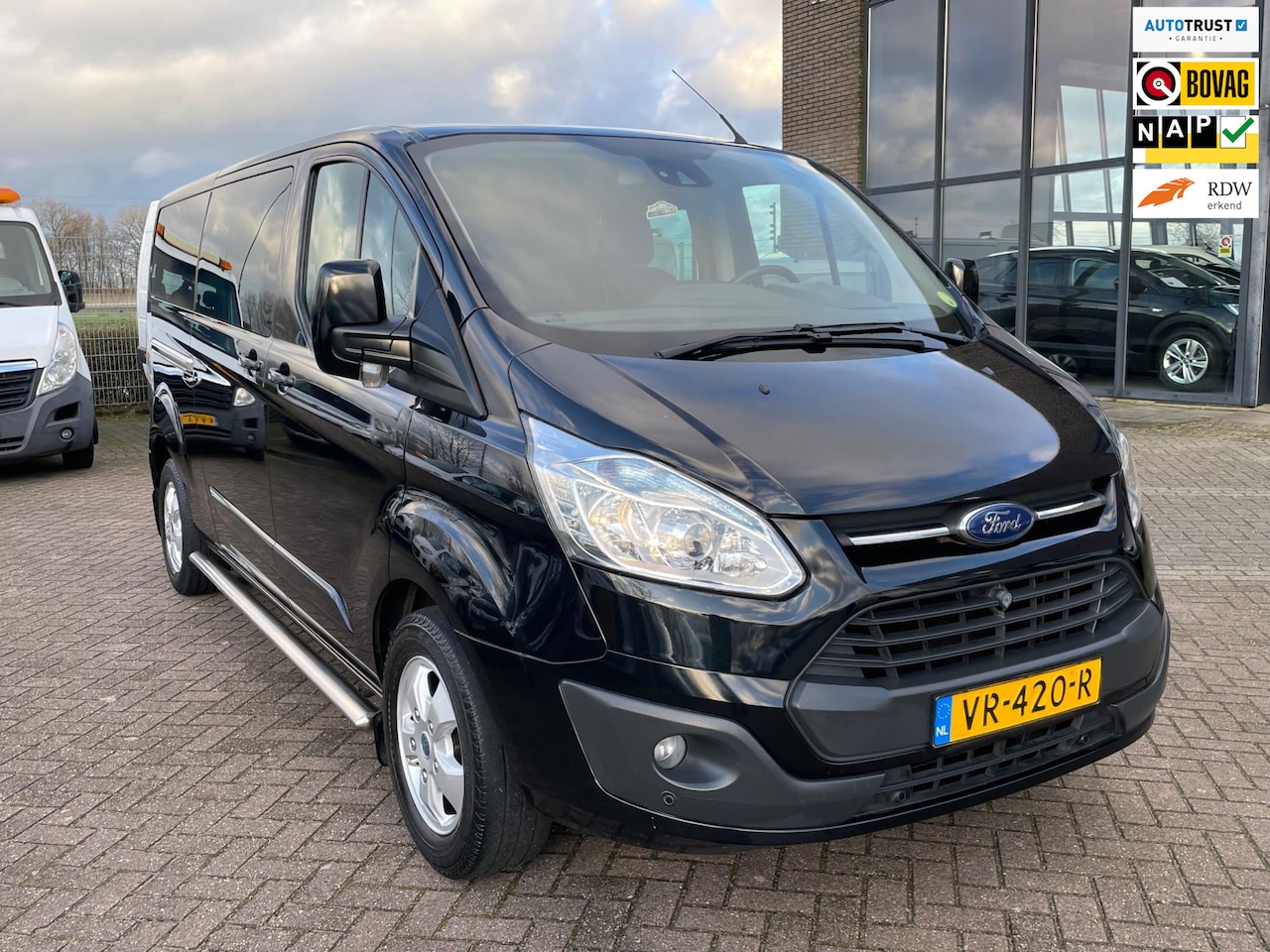 Ford Transit Custom - 290 2.2 TDCI L2H1 Limited DC 290 2.2 TDCI L2H1 Limited DC, 5pers, 1e eig afk, Geen import, Nap, Dealer oh! - AutoWereld.nl