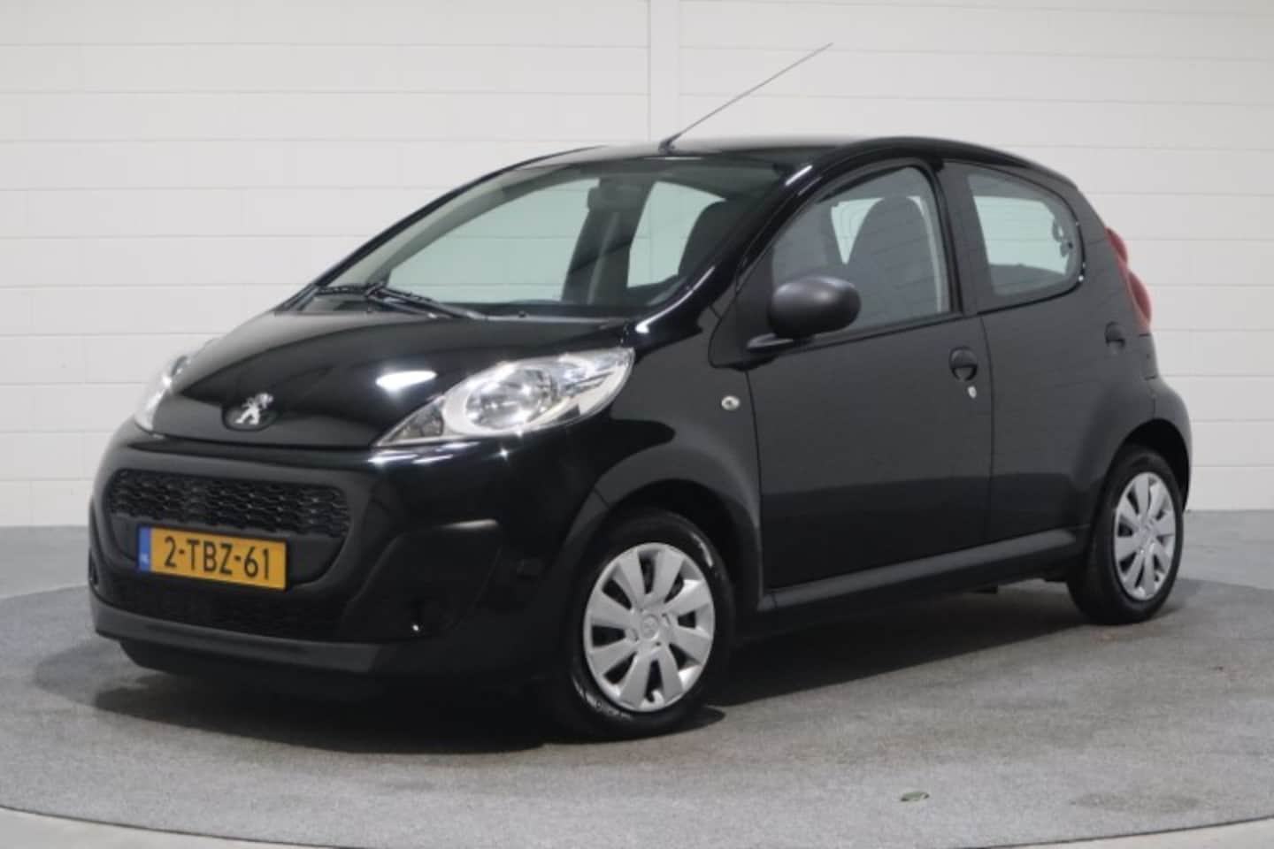 Peugeot 107 - 1.0 Access Accent 5 Drs. NL, Boekjes, BLACK BEAUTY .. ZEER BETROUWBAAR en LEKKER ZUINIG .. - AutoWereld.nl