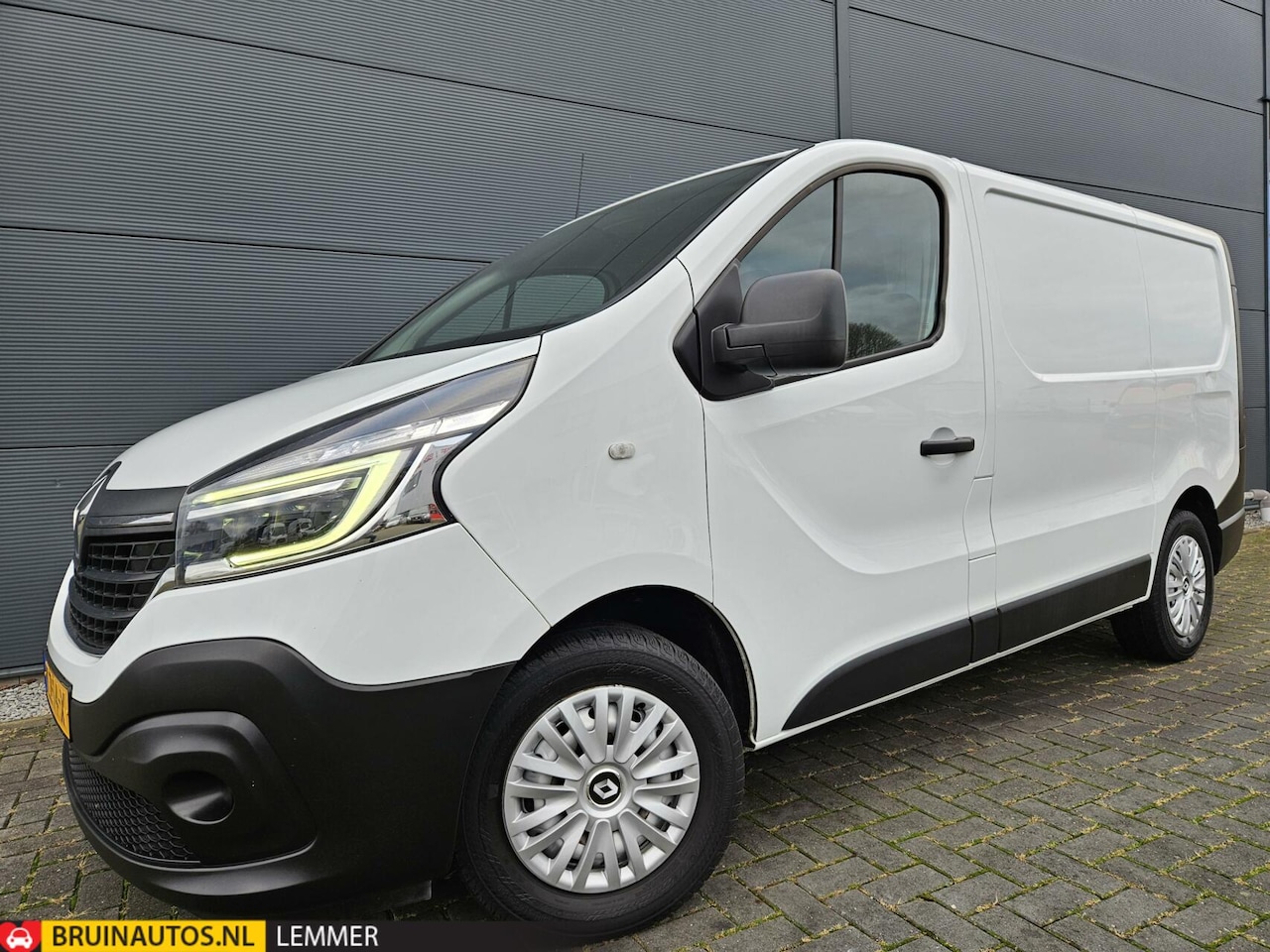 Renault Trafic - 2.0 dCi L1H1 145 Pk automaat led navi 2021 - AutoWereld.nl