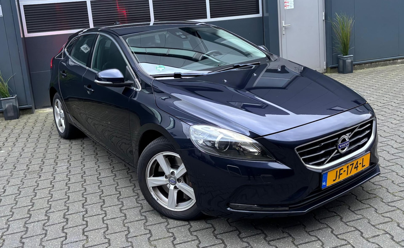 Volvo V40 - 1.5 T2 Nordic+*STOELVW*CRUISE*DEALER ONDERHOUDEN - AutoWereld.nl