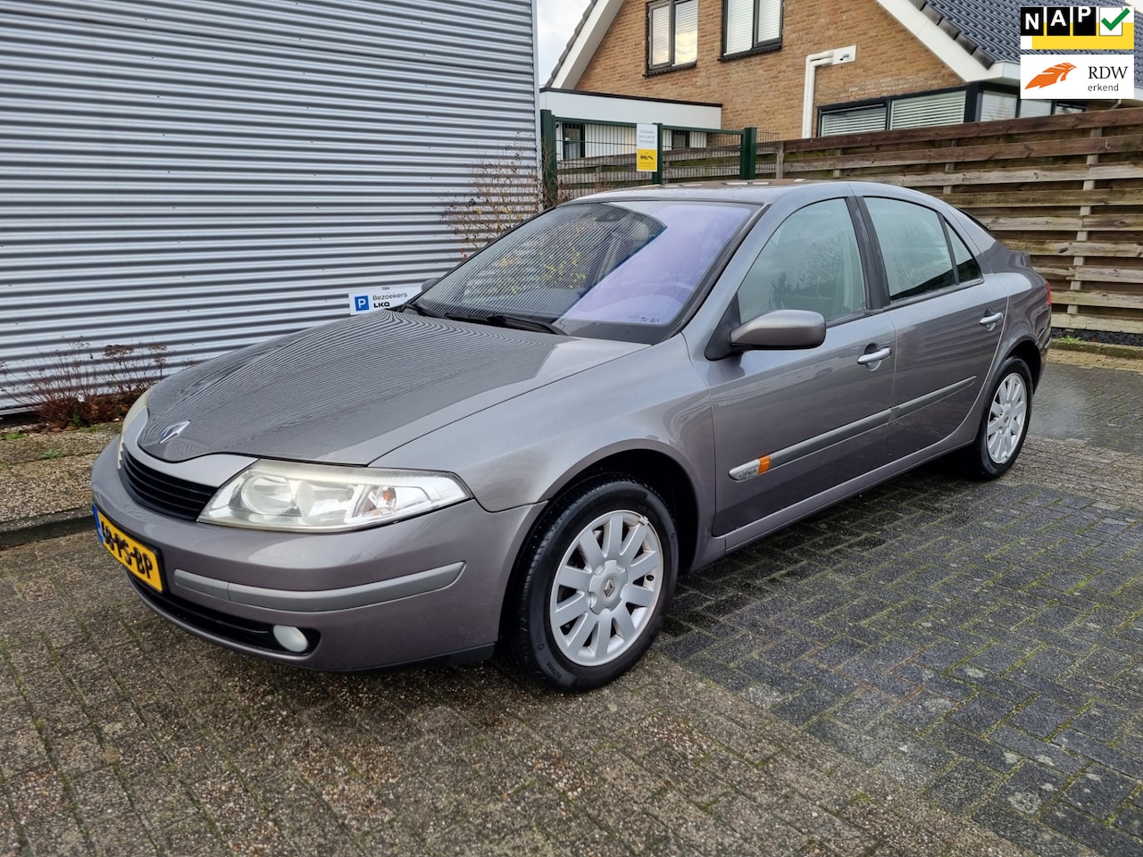 Renault Laguna - 1.8-16V Expression Clima! Navi! Bj:2004 NAP! - AutoWereld.nl