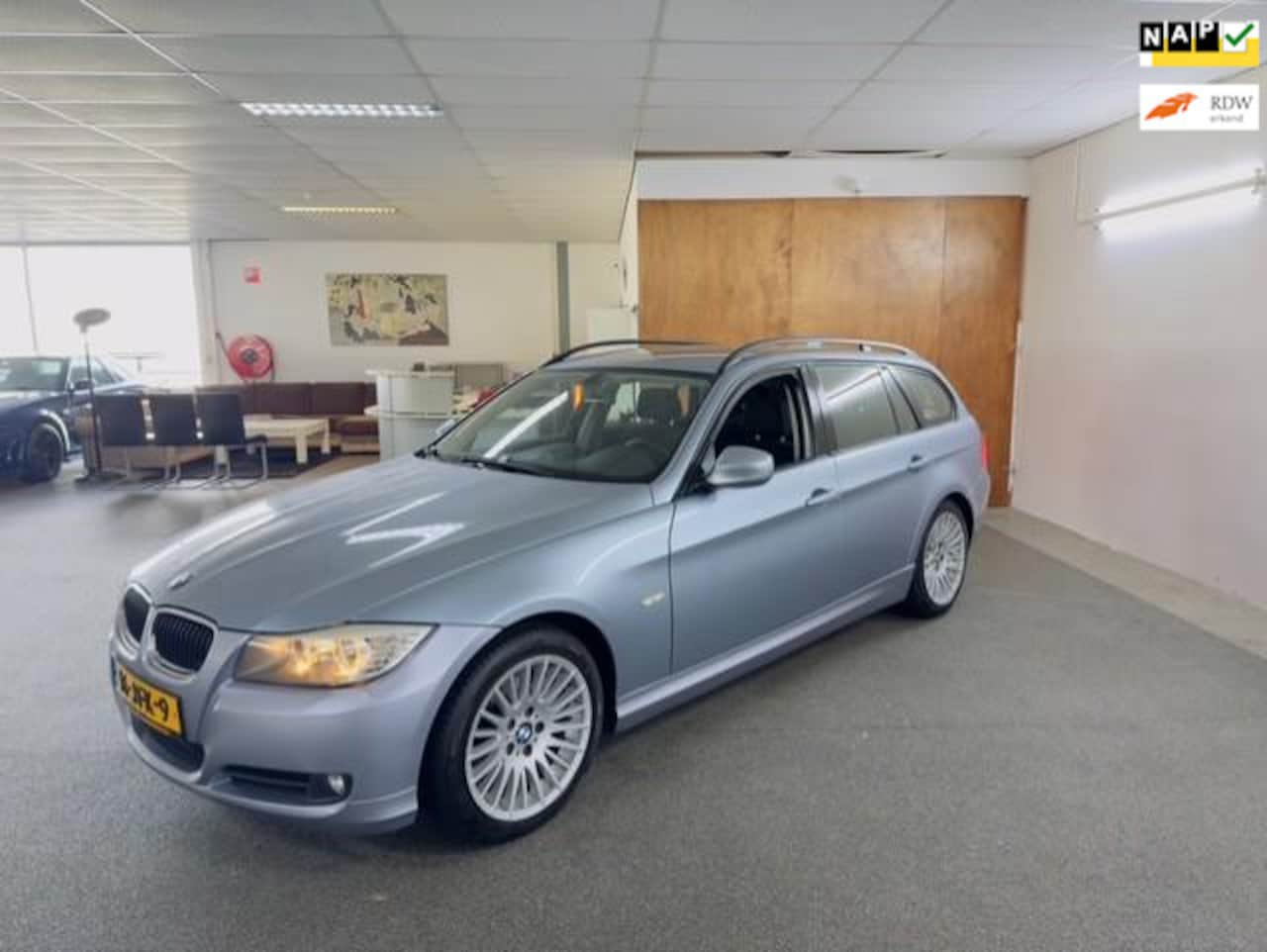 BMW 3-serie Touring - 318i Business Line Apk Nieuw,Cruise,Clima,Navi,PDC,N.A.P,Lm velgen,2 sleutels + Boekjes,To - AutoWereld.nl