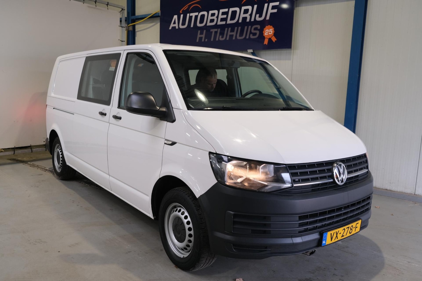 Volkswagen Transporter - 2.0 TDI L2H1 Comfortline 2.0 TDI 140 PK L2H1 Comfortline - AutoWereld.nl