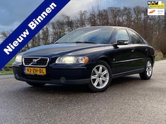 Volvo S60 - 2.4 Drivers Edition Xenon Leder Navi Trekhaak LMV NAP PERFECT ONDERHOUDEN