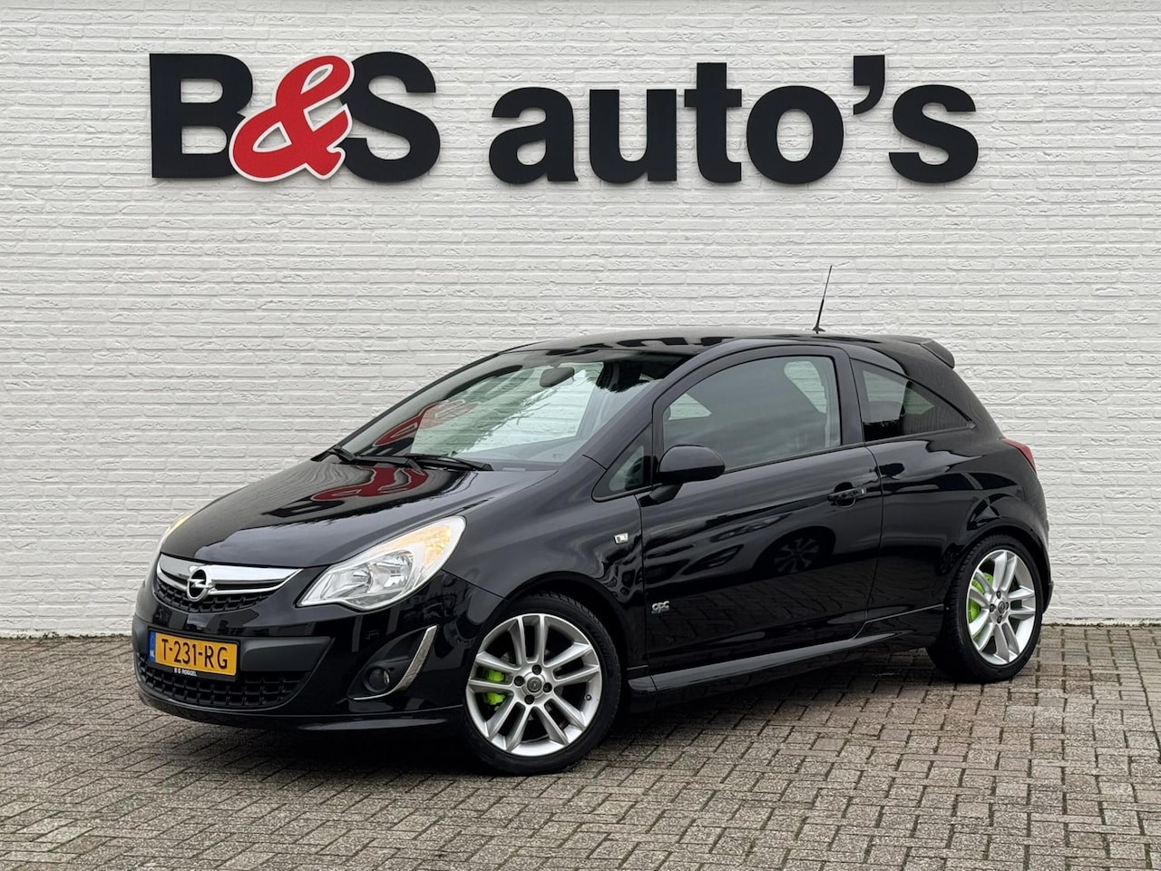 Opel Corsa - 1.4-16V OPC-line Navigatie Airco Cruise Elektrische ramen cv op afstand All season banden - AutoWereld.nl