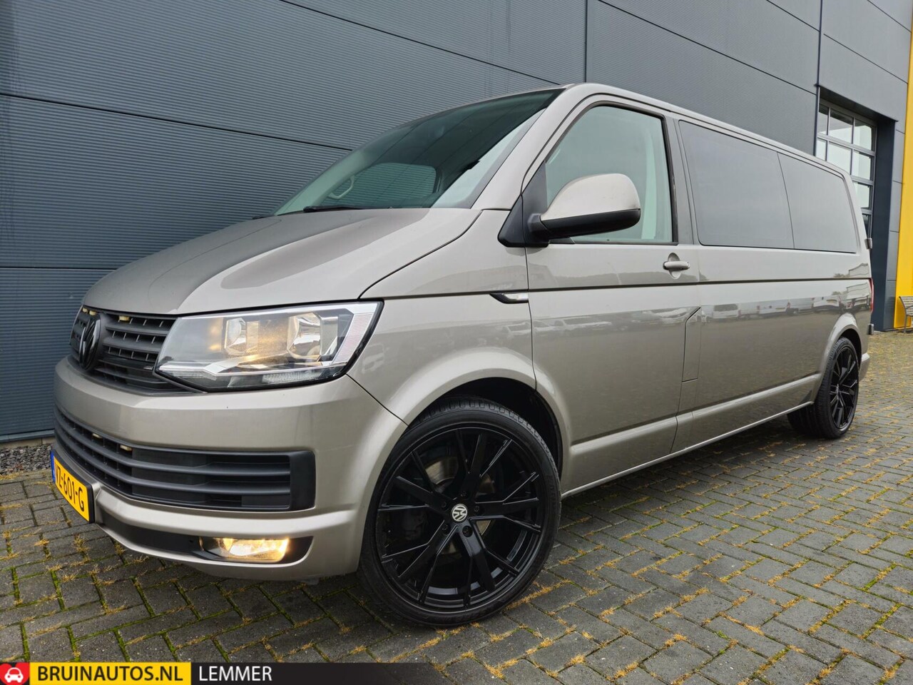 Volkswagen Transporter - 2.0 TDI L2H1 DC 140 PK Navi 18 inch - AutoWereld.nl