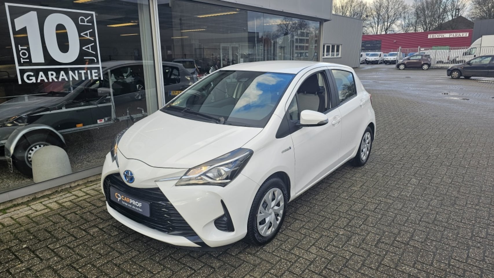 Toyota Yaris - 1.5 Hybride Energy NLauto | NAVI | All-seasonbanden - AutoWereld.nl