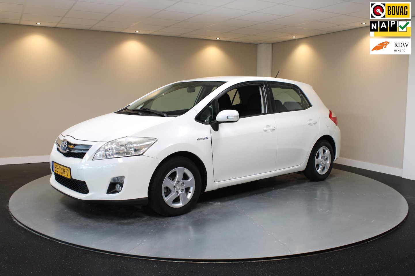 Toyota Auris - 1.8 Full Hybrid Business *Dealer OH* Parelmoer - AutoWereld.nl