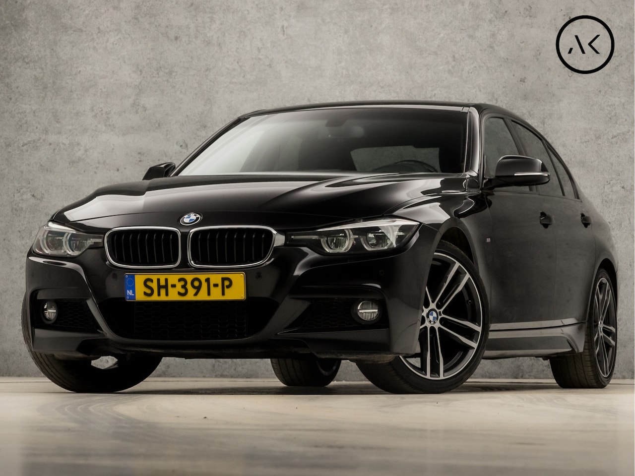 BMW 3-serie - 318 M Sport Shadow Automaat (GROOT NAVI, M PAKKET, LEDEREN SPORTSTOELEN, STOELVERWARMING, - AutoWereld.nl