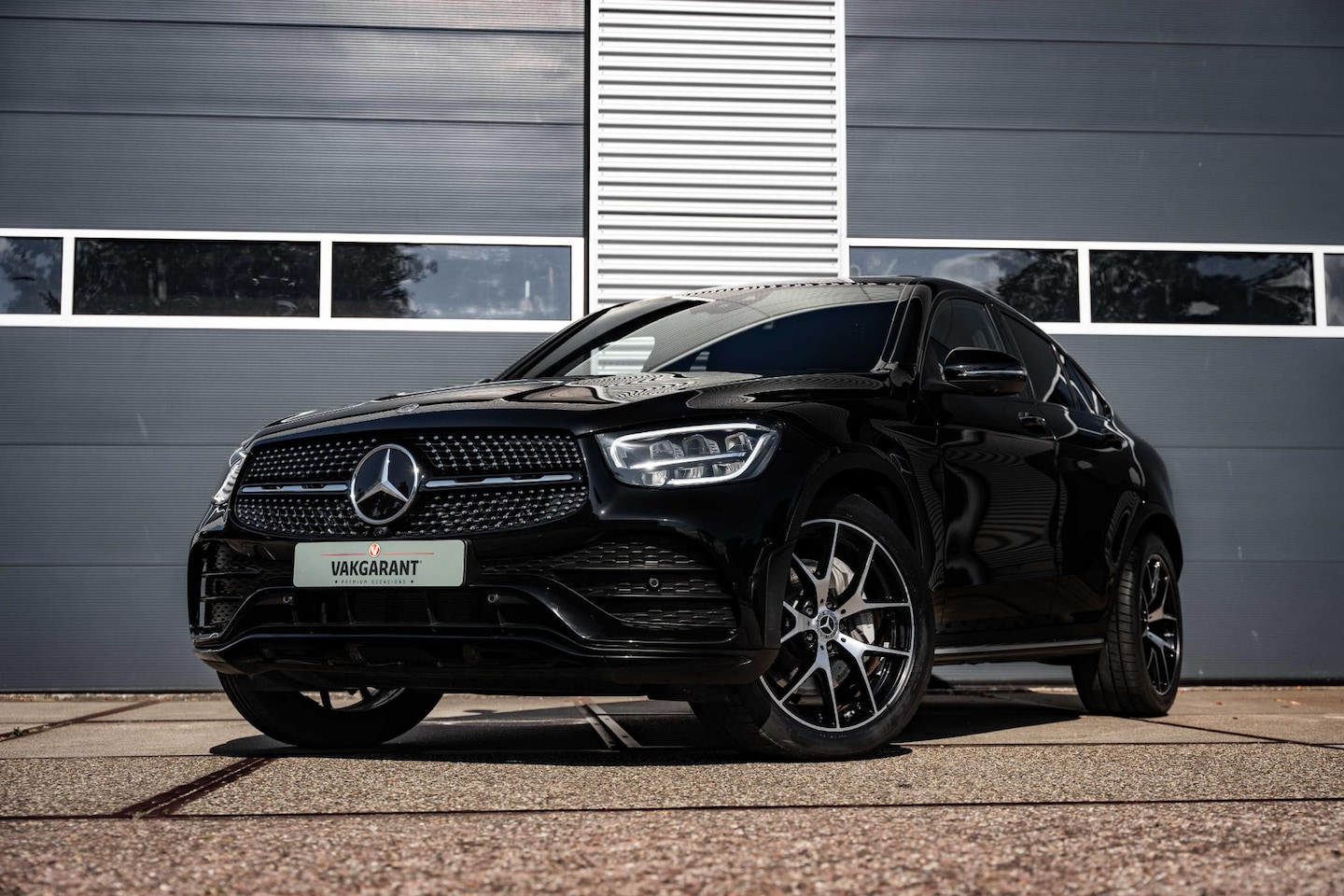 Mercedes-Benz GLC-klasse Coupé - 300e 4MATIC Business Solution AMG |Schuifdak |Memory seats |Leder interieur - AutoWereld.nl