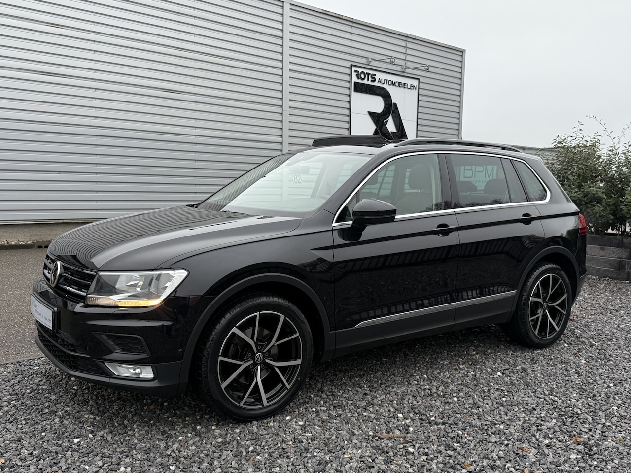 Volkswagen Tiguan - 1.4 TSI ACT Highline DSG Pano|Camera|Navi|ACC Zwart! - AutoWereld.nl