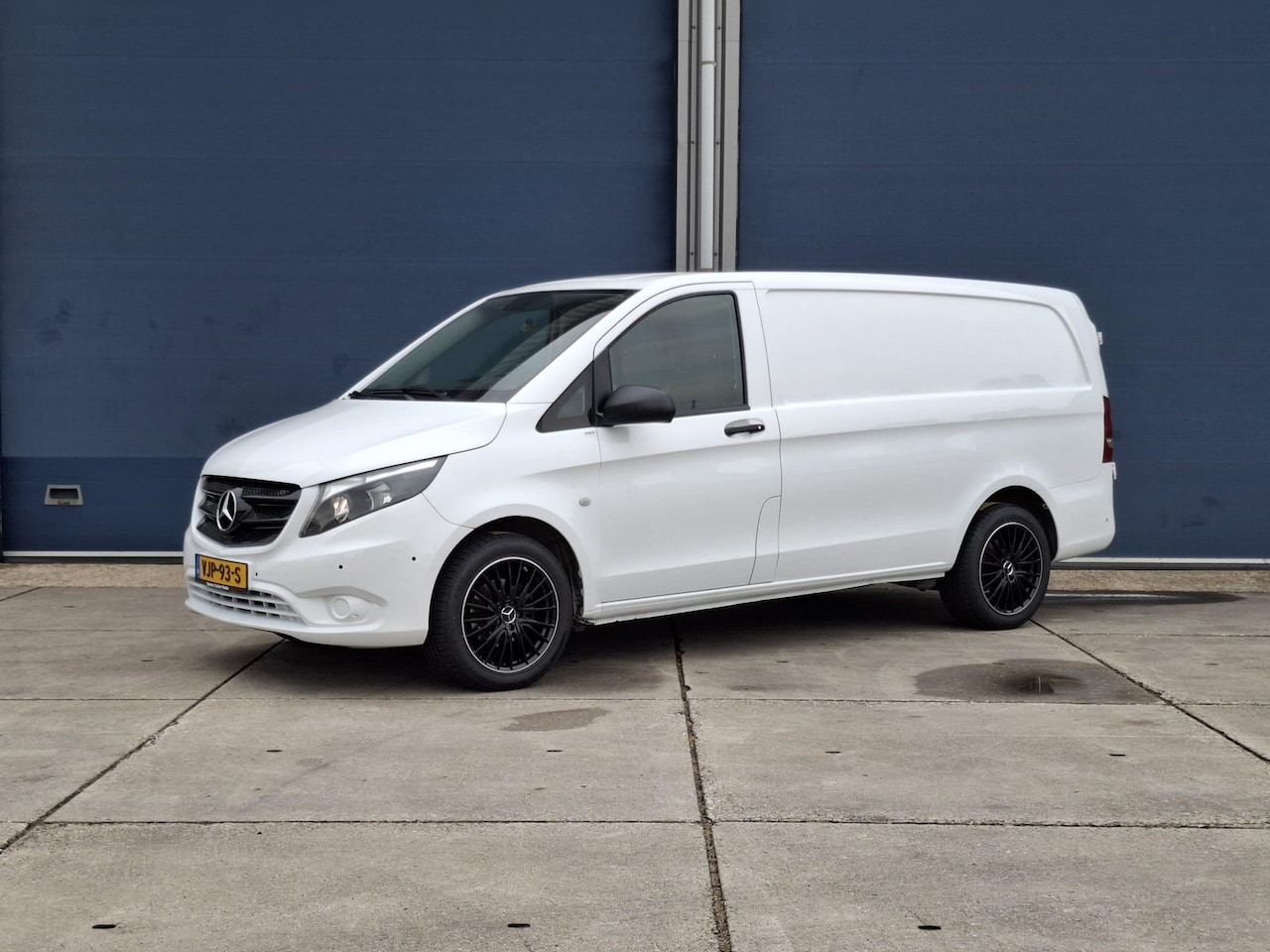 Mercedes-Benz Vito - 116 CDI Lang AIRCO / CRUISE CONTROLE / NAVI / L2H1 / TREKHAAK / N.A.P - AutoWereld.nl