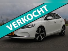 Volvo V40 - 1.6 D2 Momentum Business 114 pk | NAVIGATIE | CRUISE CONTROLE | CLIMATE CONTROLE | PARKEER