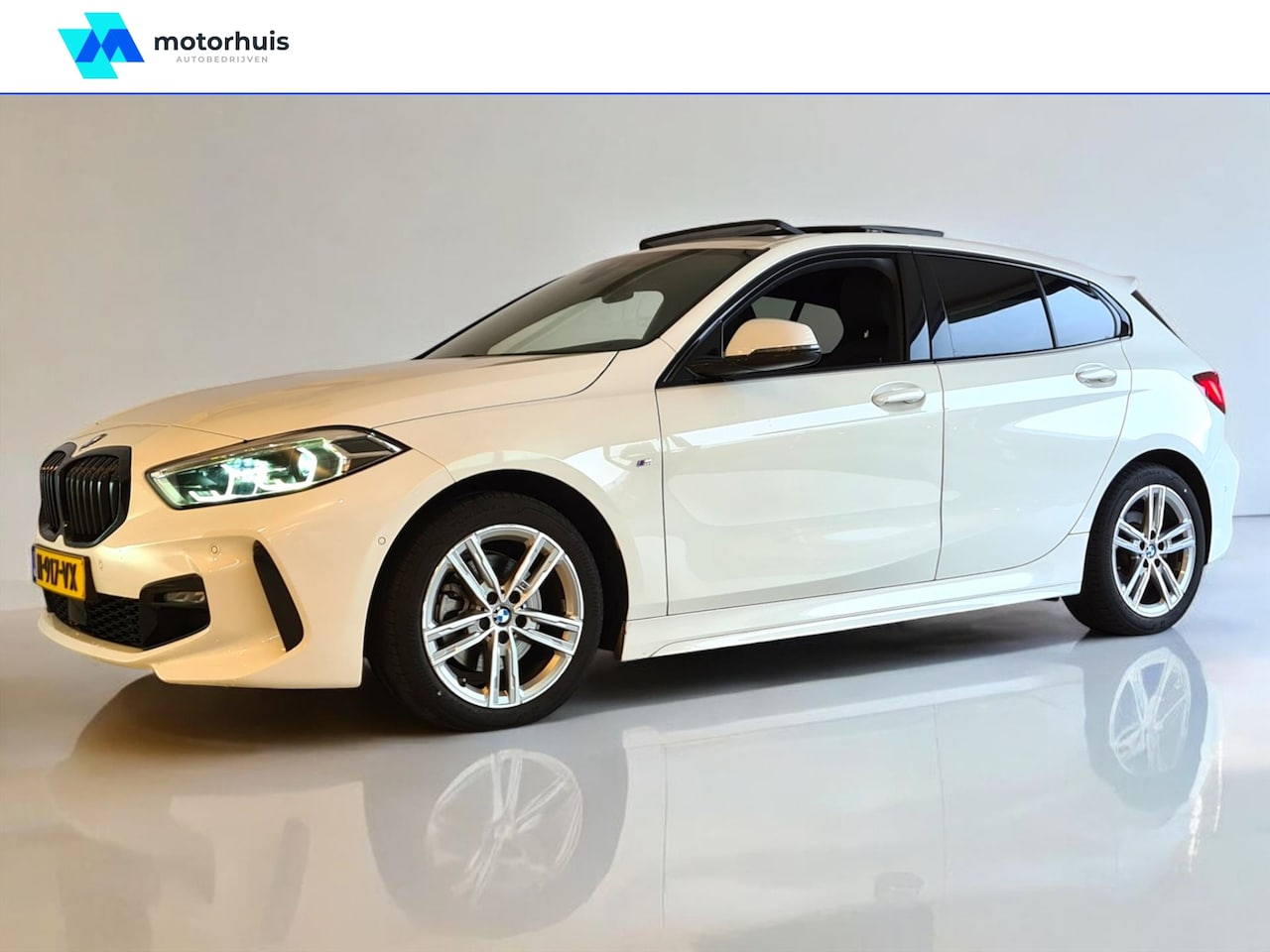 BMW 1-serie - (f40) 118i 136PK AUTOMAAT M-SPORT PANO NAVI PROF SHADOWLINE CAMERA WINTERPACK VIRTUAL NAP - AutoWereld.nl