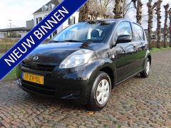 Daihatsu Sirion 2 - 1.0-12V Premium Stuurbekrachtiging 5 Drs