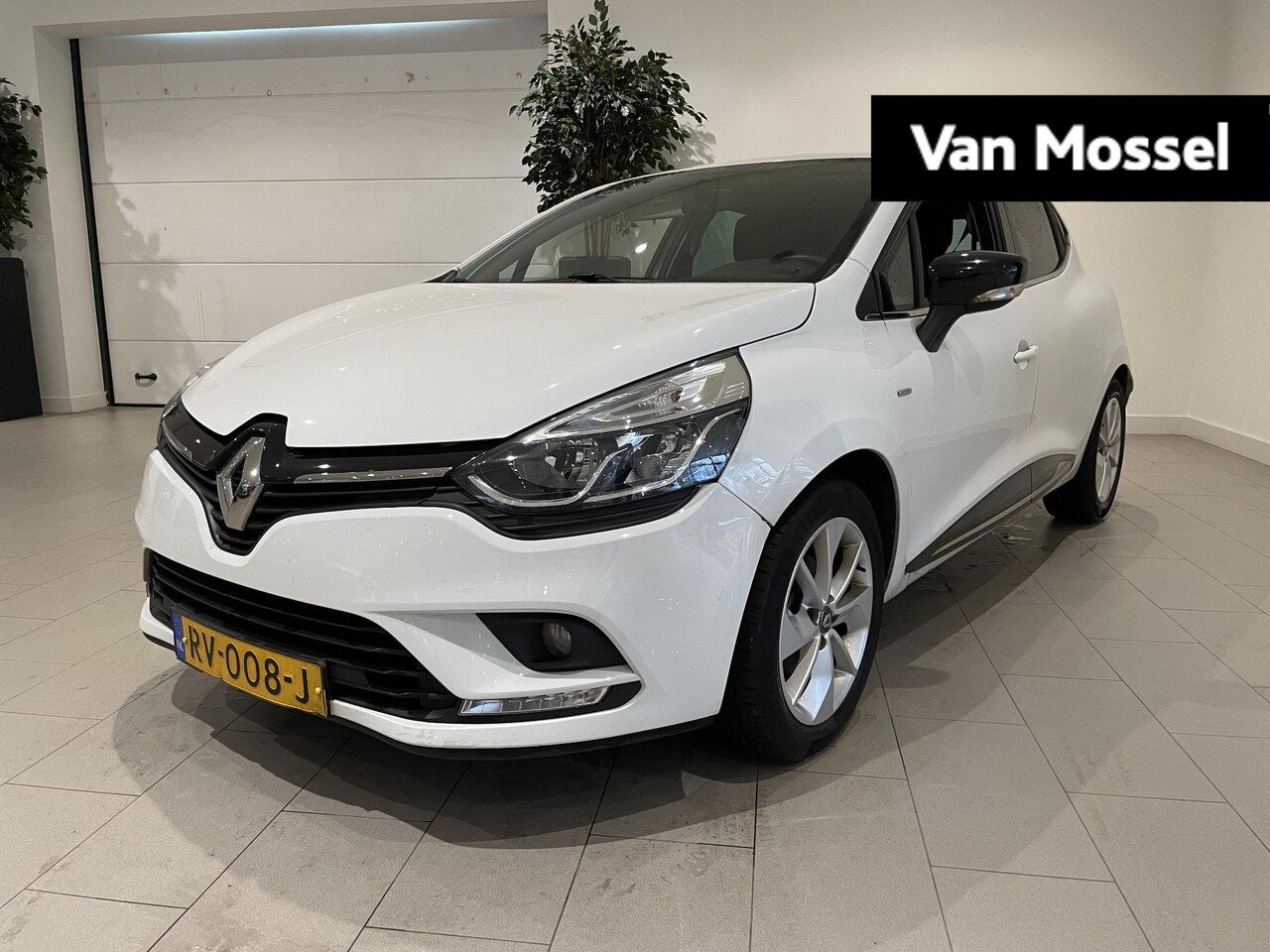 Renault Clio - 0.9 TCe Limited 90 PK | Cruise Control | Navigatie | Parkeersensoren Achter | Bluetooth | - AutoWereld.nl