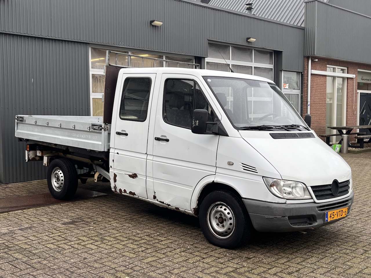 Mercedes-Benz Sprinter - 208 CDI 2.2 355 DC Open laadbak Pick-up Trekhaak 2000 trekgewicht 7-Persoons Euro 4 P-up - AutoWereld.nl