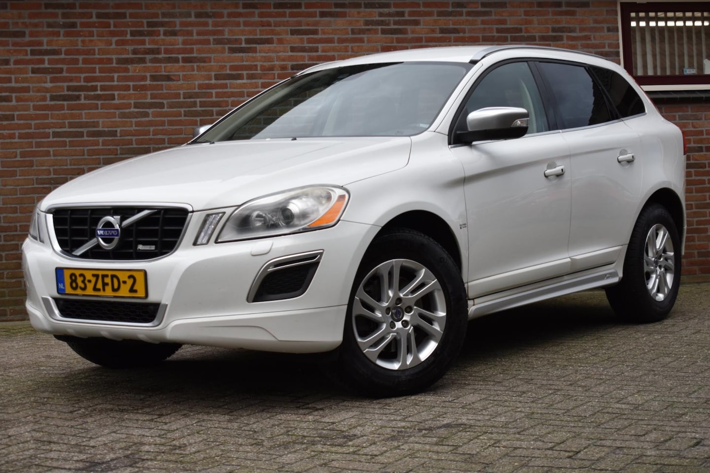 Volvo XC60 - 2.0 D4 R-Design '12 Xenon Leder Clima Navi Cruise - AutoWereld.nl