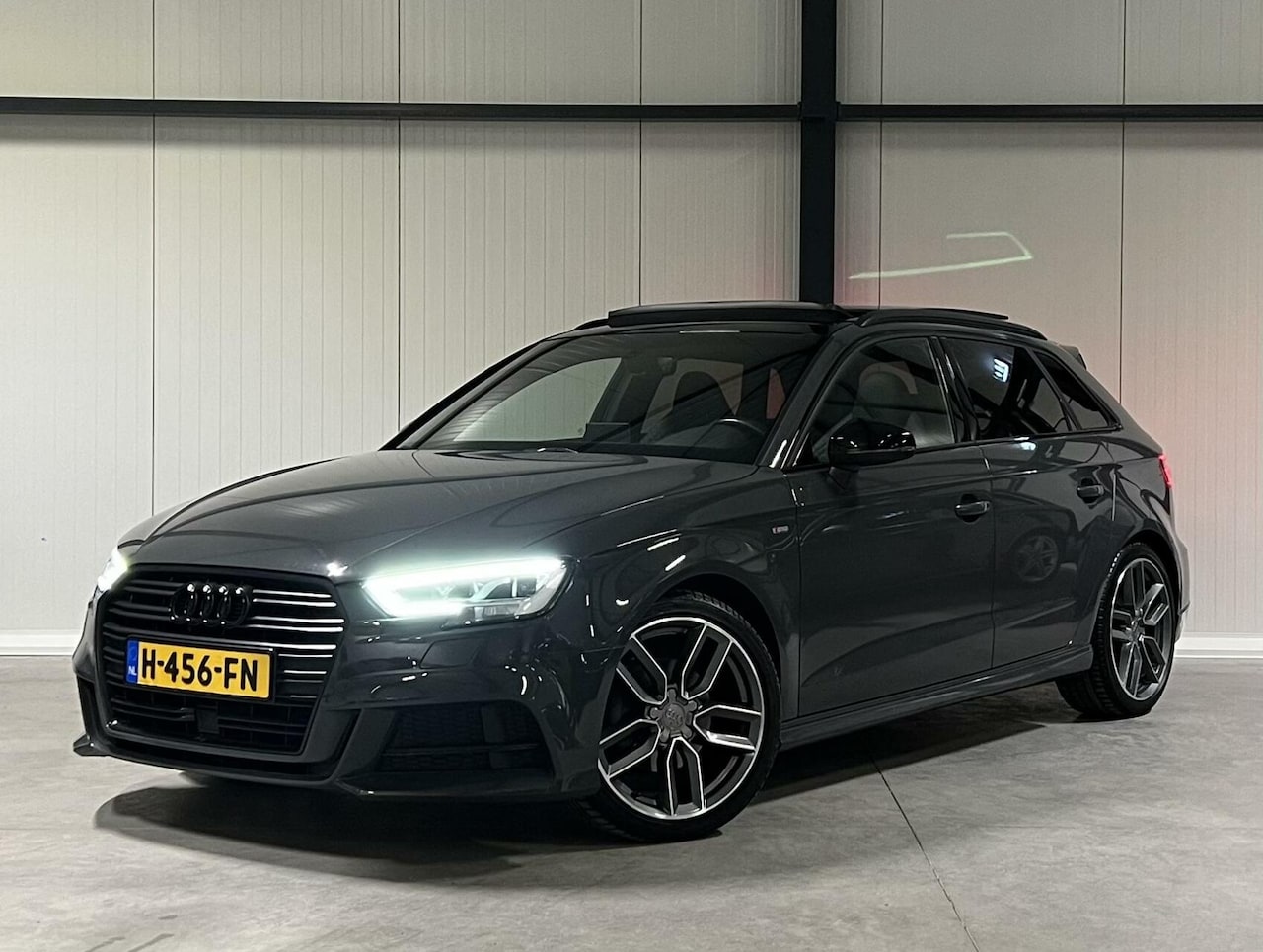 Audi A3 Sportback - 35 TFSI S-line Pano Black Optic RS-stoelen - AutoWereld.nl