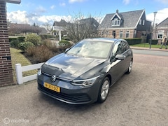 Volkswagen Golf - 1.0 eTSI Life Business 110pk AUTOMAAT SFEERVERLICHTING GROOT NAVIGATIE DEALER ONDERHOUDEN