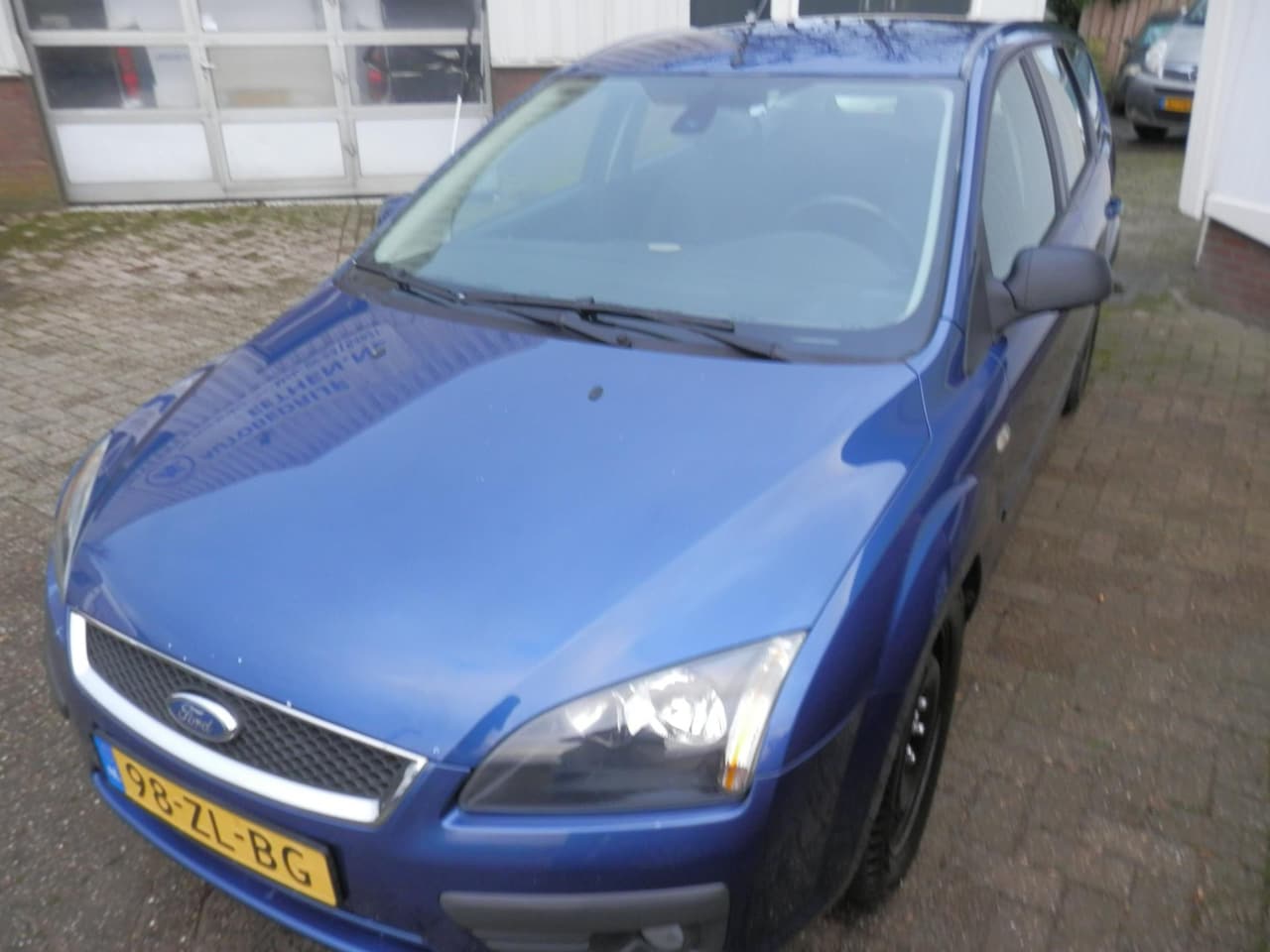 Ford Focus Wagon - 1.6-16V Futura airco met zet zommer banten nau winter banten - AutoWereld.nl