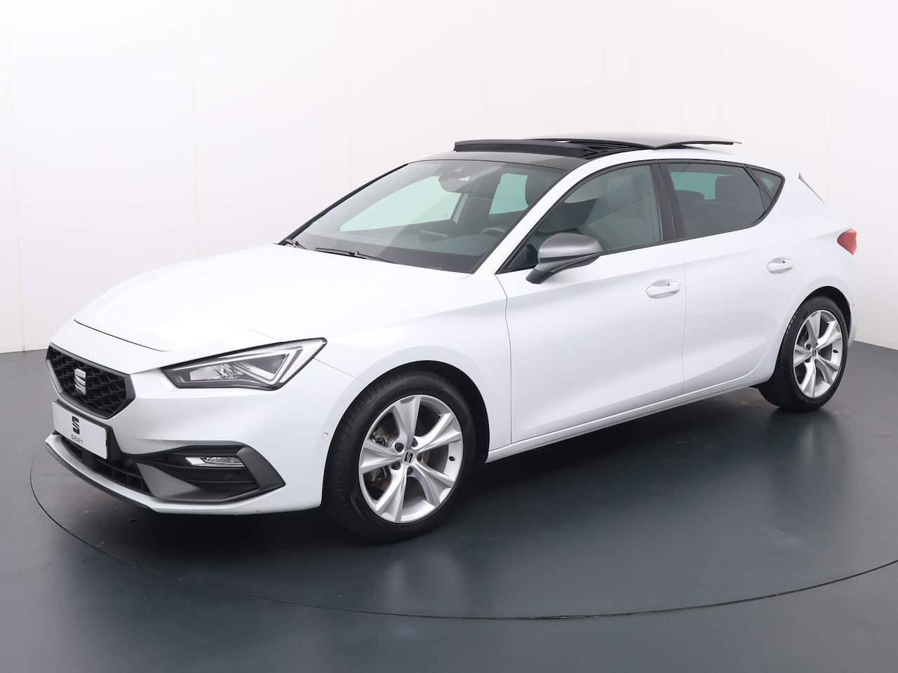 Seat Leon - 1.5 eTSI FR Launch Edition | 150 PK | Automaat | Parkeersensoren | Adaptive-Cruisecontrol - AutoWereld.nl