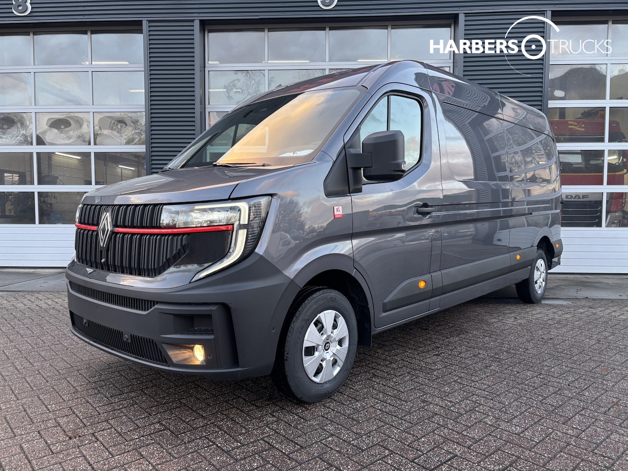 Renault Master - L3H2 150PK Red Edition Nieuw en BPM vrij! Carplay, Trekhaak, Sensoren rondom, Camera - AutoWereld.nl