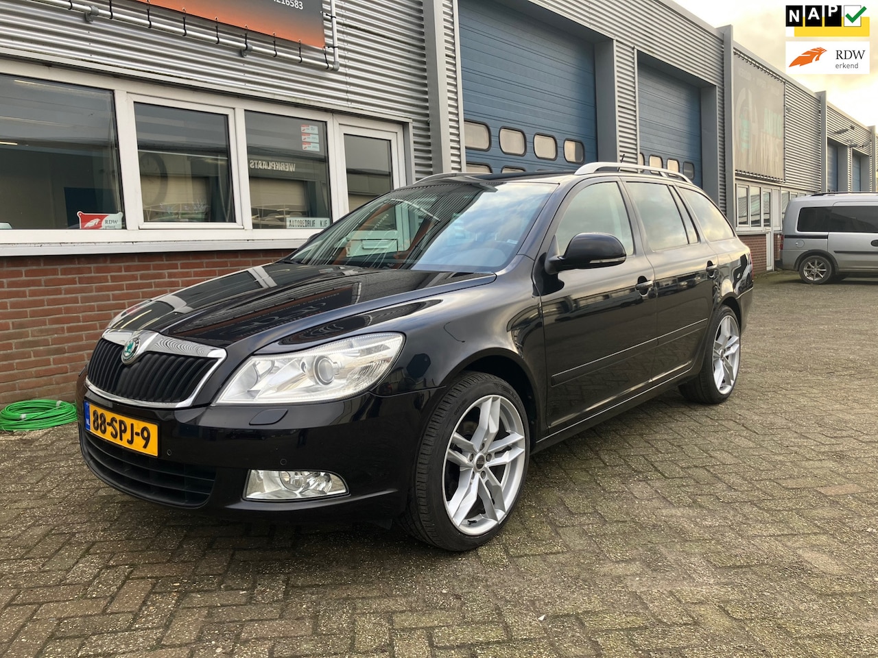 Skoda Octavia Combi - 1.4 TSI Greentech Elegance Business Line 1.4 TSI Greentech Elegance Business Line Navi - AutoWereld.nl