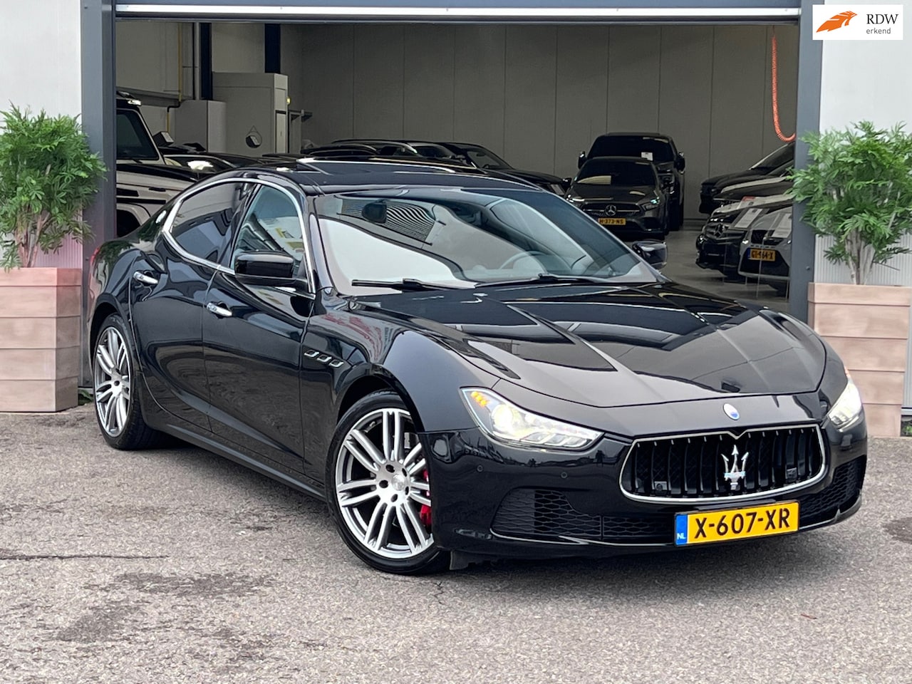 Maserati Ghibli - 3.0 S Q4 // 410 PK / CAMERA / LEER / KEYLESS / SCHUIFDAK / NAVI / INRUIL MOGELIJK - AutoWereld.nl