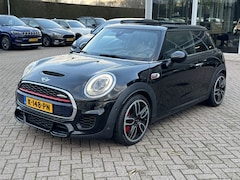 MINI John Cooper Works - 2.0 Chili / Panoramadak / Camera / Head-up / Leder / 18'' / Harman Kardon / Navigatie / St