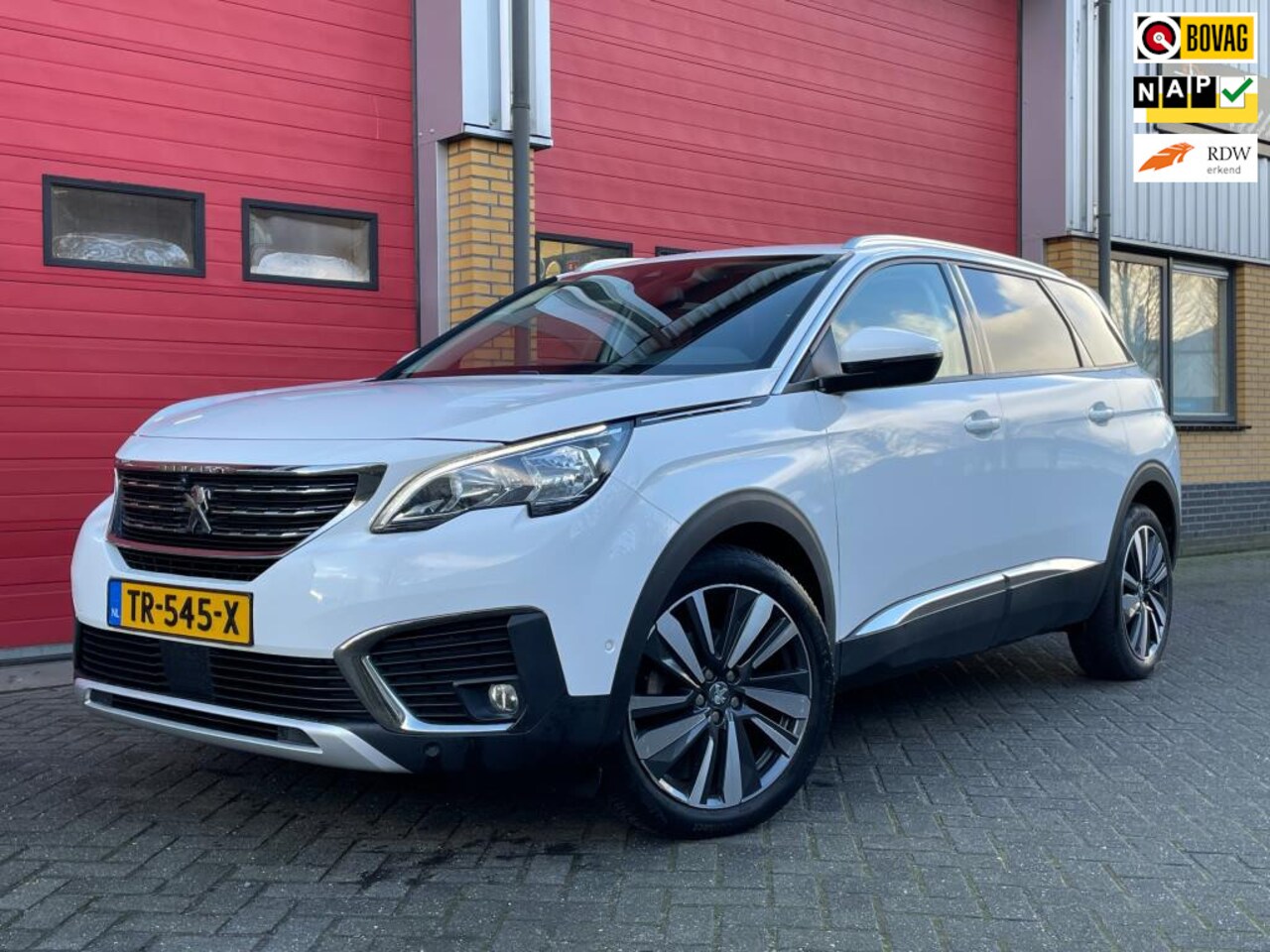 Peugeot 5008 - 1.2 PureTech Blue Lease Premium 7-zitplaatsen - AutoWereld.nl