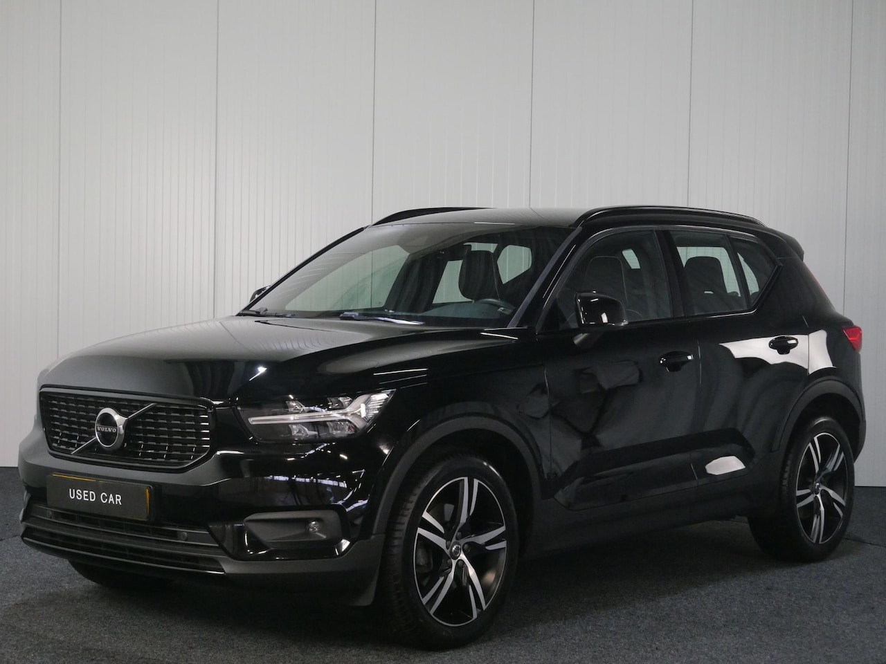 Volvo XC40 - T4 Automaat R-Design | Parkeersensoren voor + achter | verwarmde voorruit | achteruitrijca - AutoWereld.nl