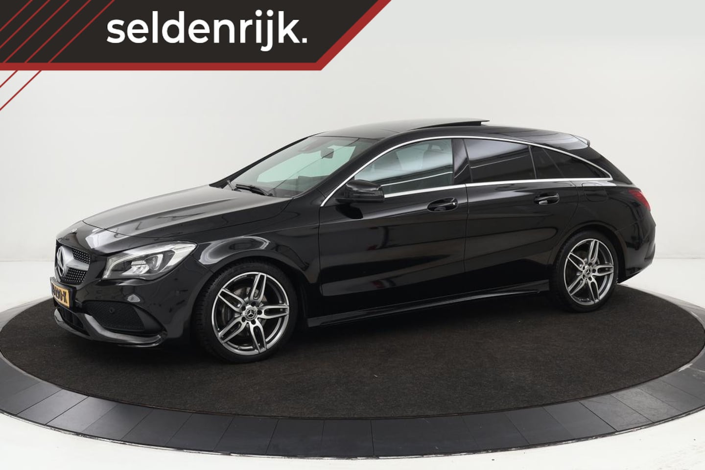 Mercedes-Benz CLA-Klasse - 180 AMG | Panoramadak | Carplay | Stoelverwarming | Trekhaak | Camera | Full LED | Park As - AutoWereld.nl