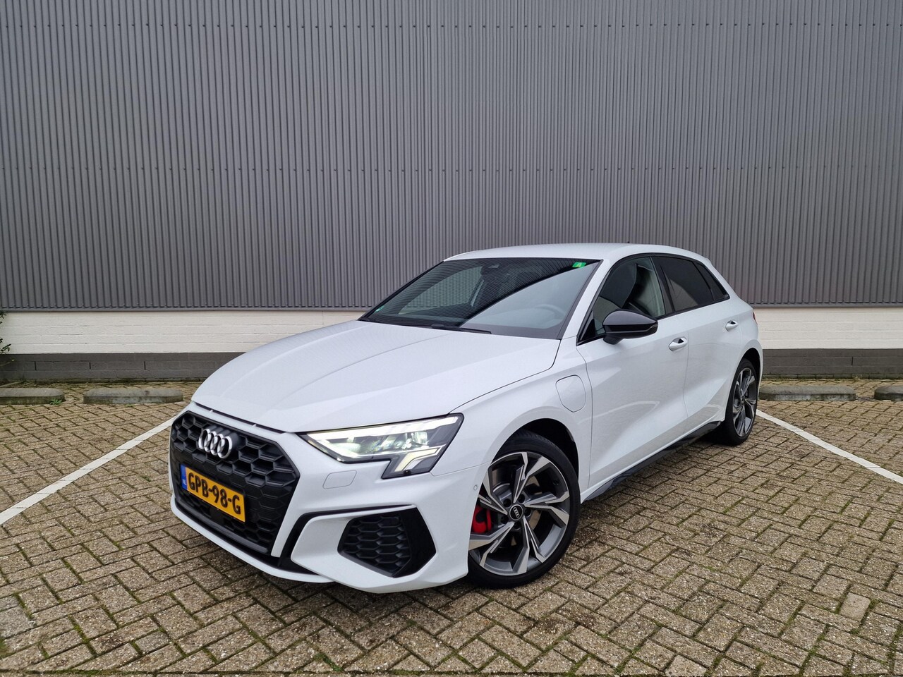 Audi A3 Sportback - 45 TFSI e 3x S-Line Edition Competition 265pk Leder Navi PDC Camera - AutoWereld.nl