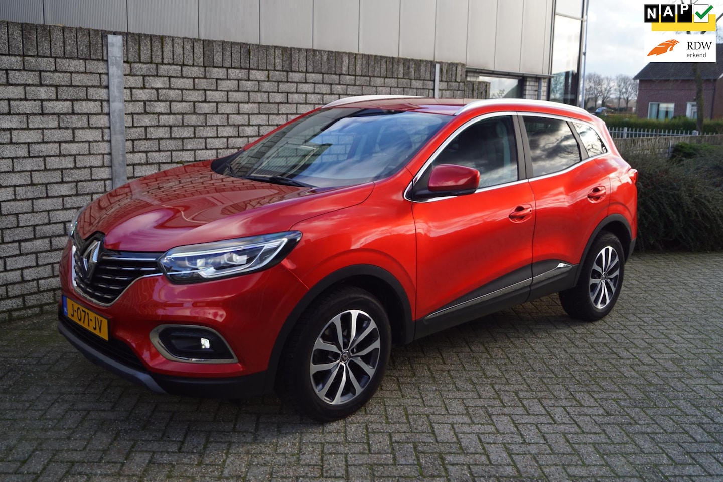 Renault Kadjar - 1.3 TCe Intens Autom Leder/Alcantara Sportst Navi Camera Apple Carpay Clima Cruise 2x PDC - AutoWereld.nl