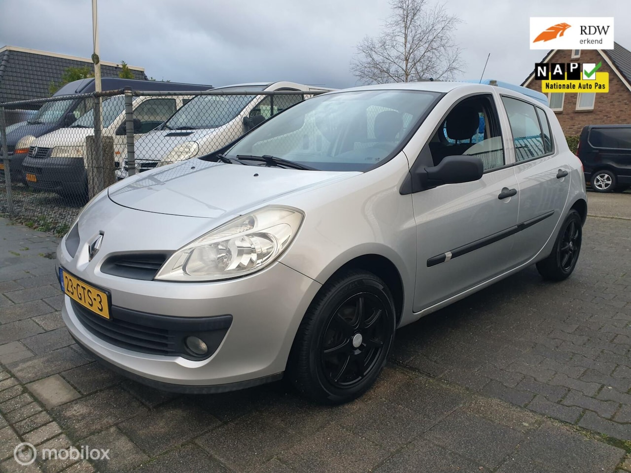 Renault Clio - 1.2-16V Special Line 1.2-16V Special Line - AutoWereld.nl