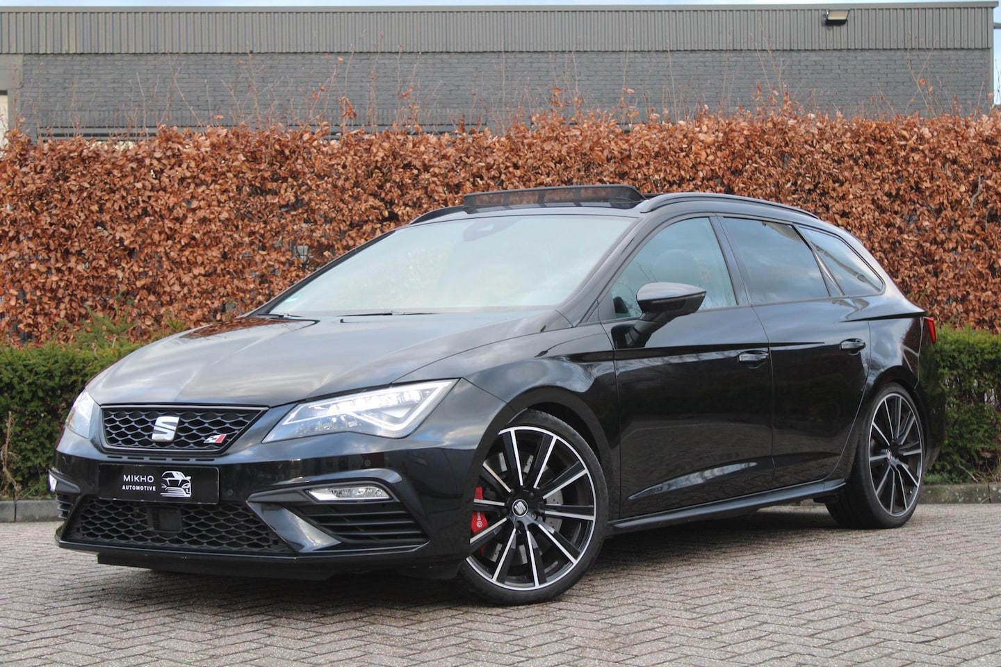 Seat Leon ST - 2.0 TSI CUPRA 300 4DRIVE | Panoramdak | Schaalstoelen | Virtual dashboard | Beats by DRE | - AutoWereld.nl