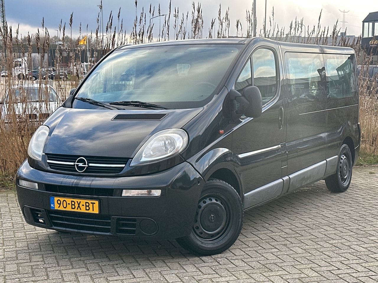 Opel Vivaro - 2.5 CDTI L2H2DC Comfort Automaat - 3zitter - Airco - Nieuw apk - AutoWereld.nl