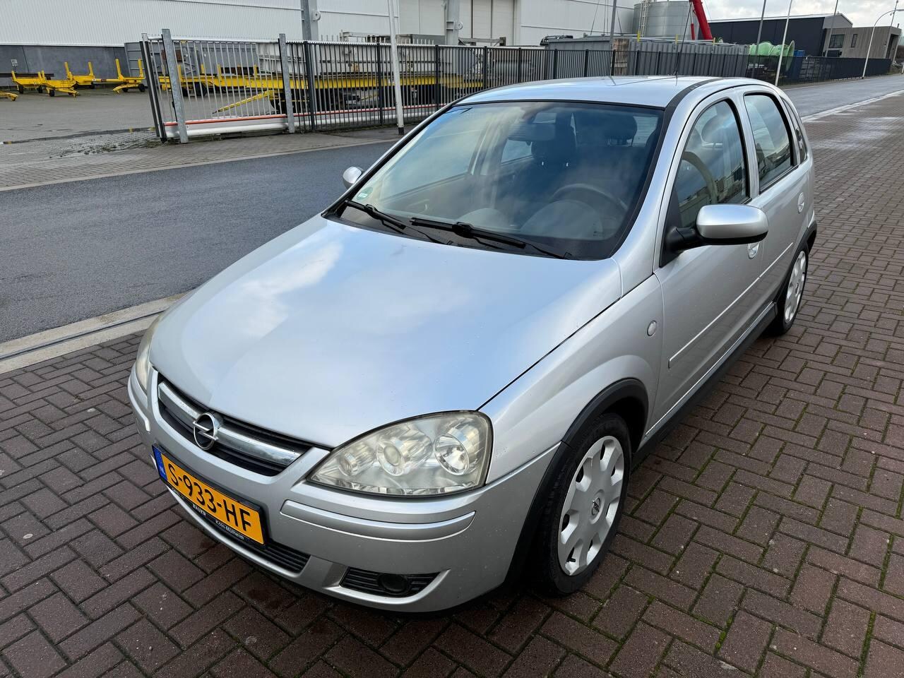 Opel Corsa - 1.2-16V Silverline /Airco/5 drs/Scherm/Nieuwe APK - AutoWereld.nl