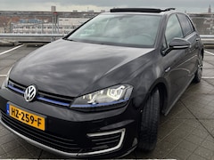 Volkswagen Golf - 1.4 TSI GTE Connected Series