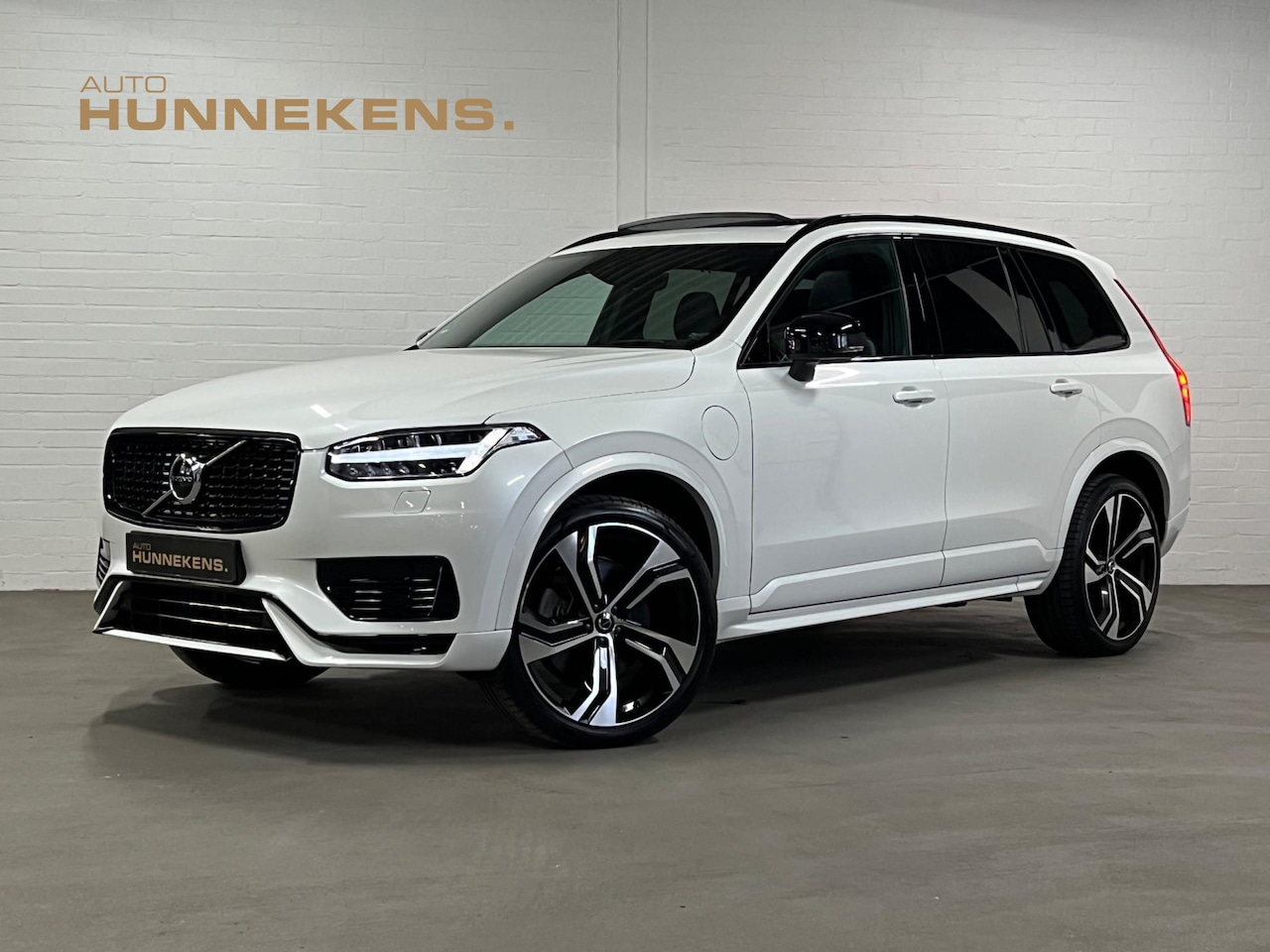 Volvo XC90 - 2.0 T8 AWD R-design |Luchtvering | Open dak | Harman/Kardon | Adapt. Cruise c. | Trekhaak - AutoWereld.nl