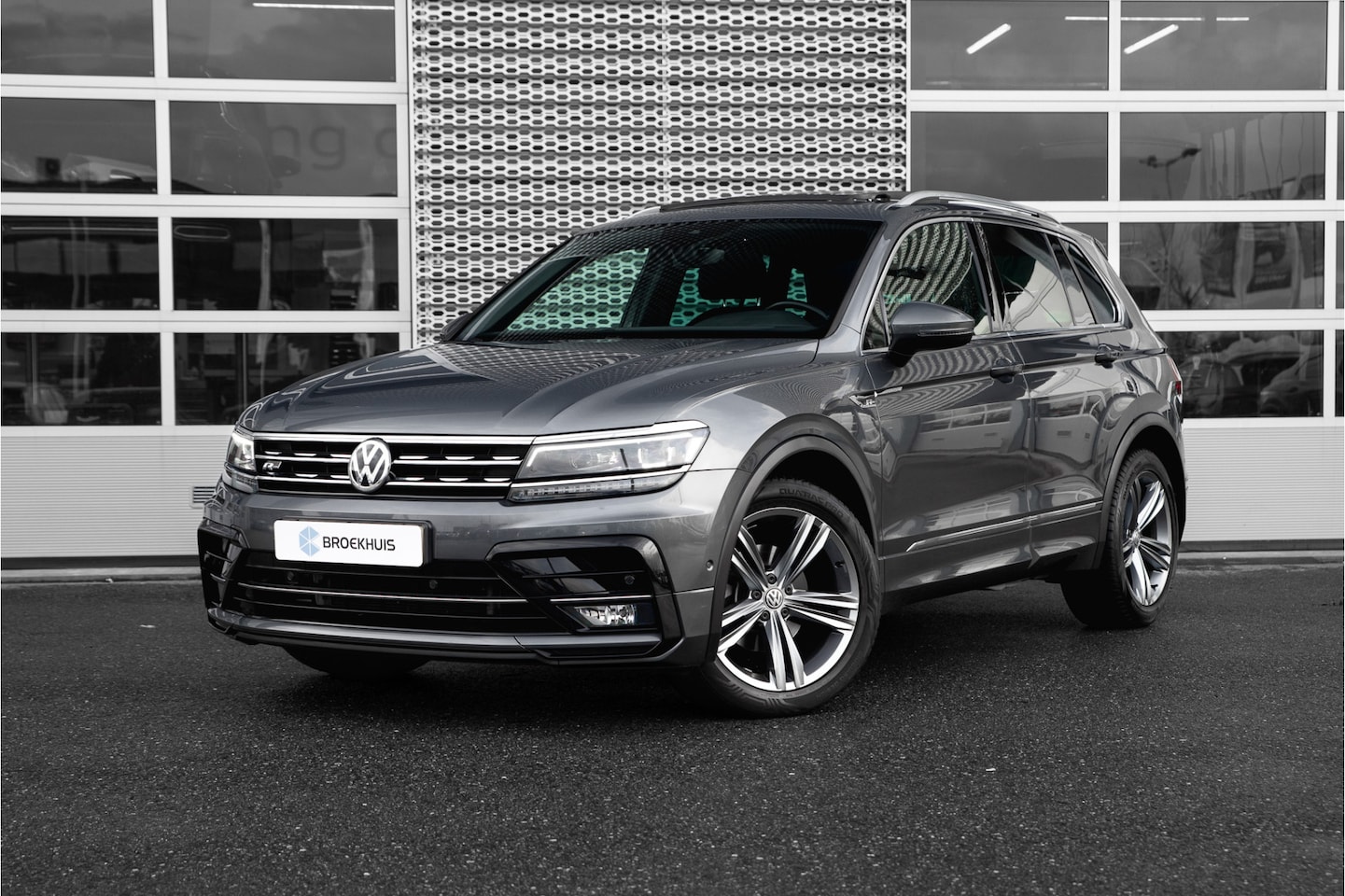 Volkswagen Tiguan - 1.5 TSI ACT Highline Business R DSG | Panorama Dak | Camera | - AutoWereld.nl