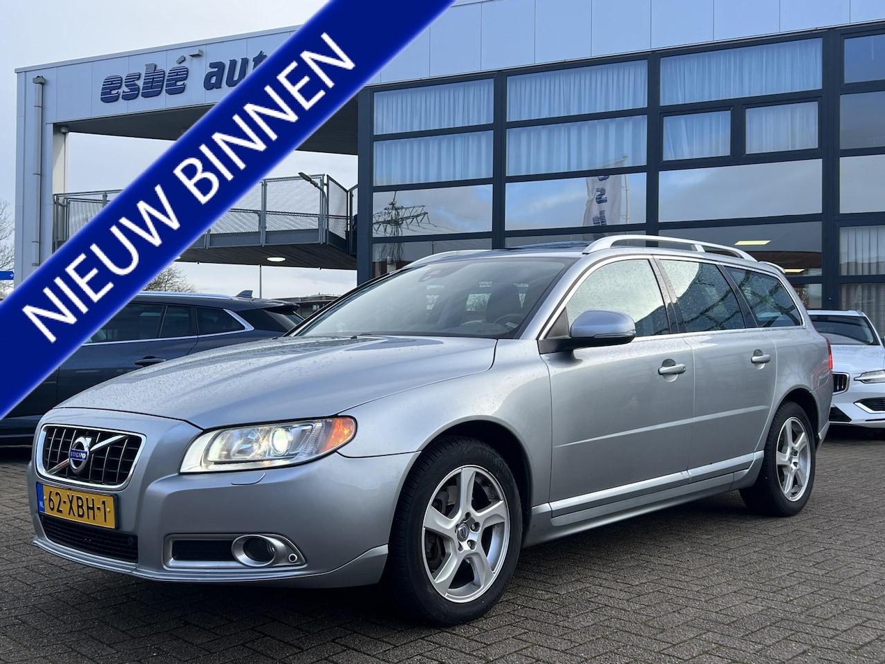 Volvo V70 - 2.0 D3 Automaat Limited 5-Cilinder Navigatie Xenon Trekhaak Elek. Stoel Schuifdak Leder St - AutoWereld.nl