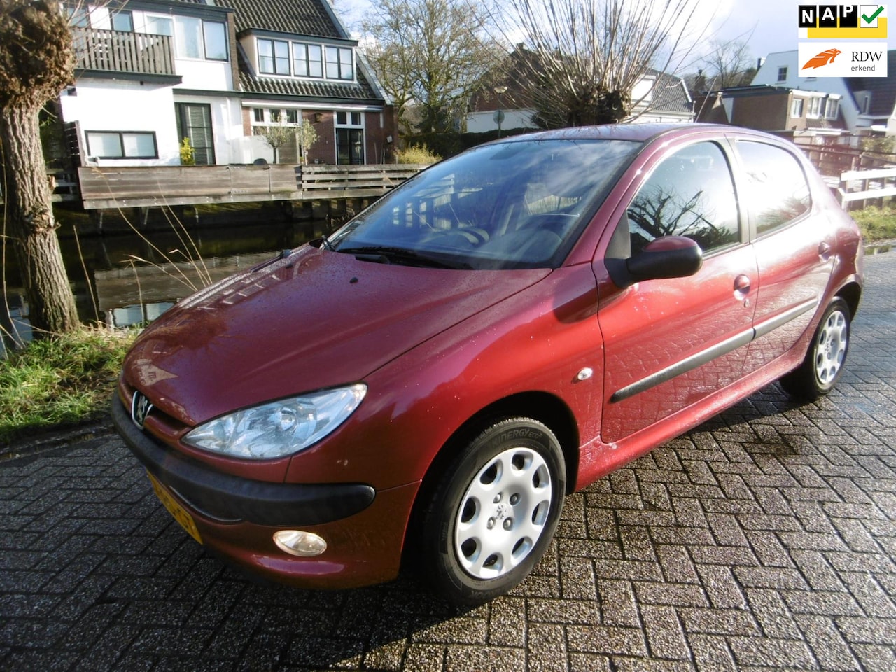 Peugeot 206 - 1.4-16V Gentry 88pk 5-deurs 99.000km NAP Airco Historie - AutoWereld.nl