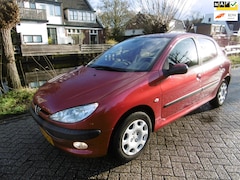 Peugeot 206 - 1.4-16V Gentry 88pk 5-deurs 99.000km NAP Airco Historie