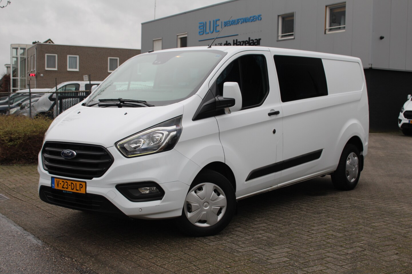 Ford Transit Custom - 320 2.0 TDCI 130PK Euro6 Automaat L2 Trend DC ✓ dubbele cabine 6 persoons ✓ Sortimo inrich - AutoWereld.nl