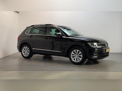 Volkswagen Tiguan - 1.5 TSI Comfortline Panoramadak Parkeersensoren Navigatie DAB+