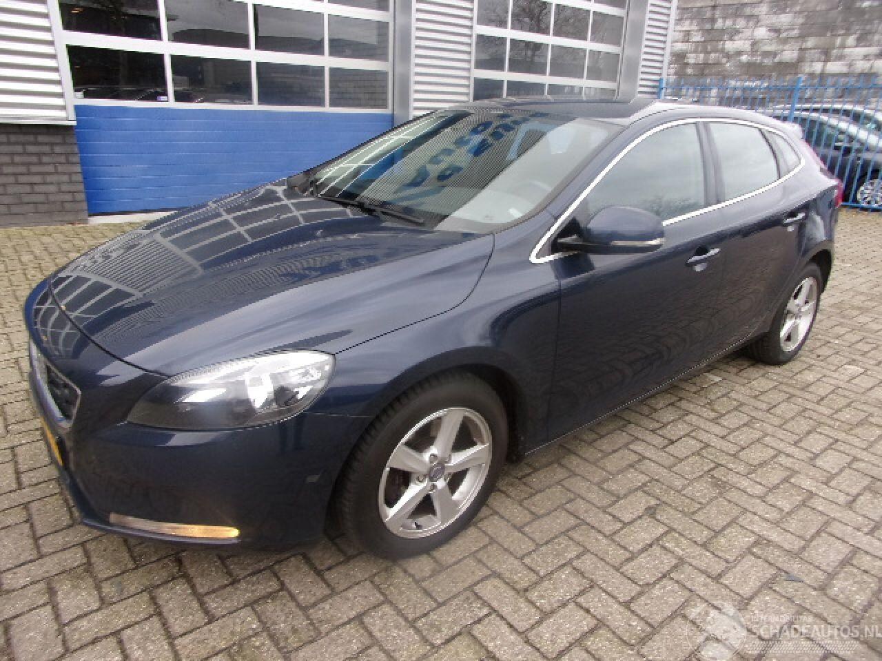 Volvo V40 - V-40 1.6 T4 AUTOMAAT MOMENTUM - AutoWereld.nl