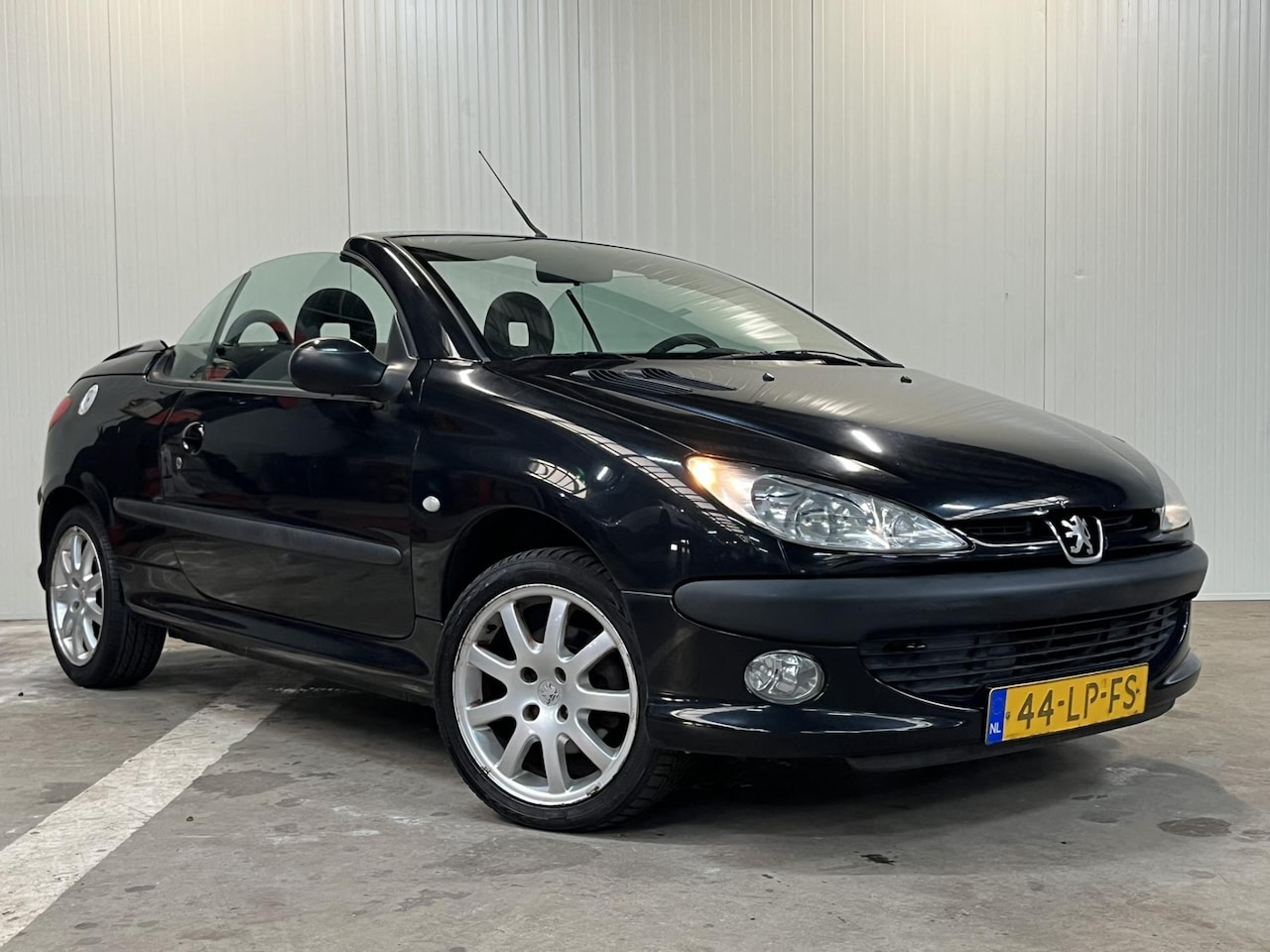 Peugeot 206 CC - 1.6-16V Cabriolet APK tot december 2025! - AutoWereld.nl