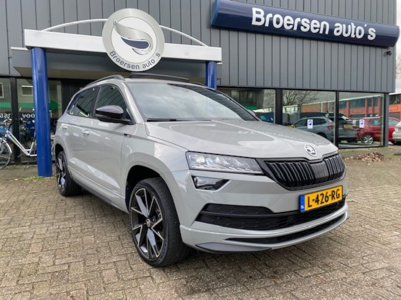 Skoda Karoq - 1.5 TSI 150pk Sportline Business met ACC, Pano en 19" velgen - AutoWereld.nl